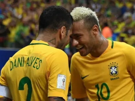 En el momento más difícil de Neymar, Dani Alves le escribió un emotivo mensaje