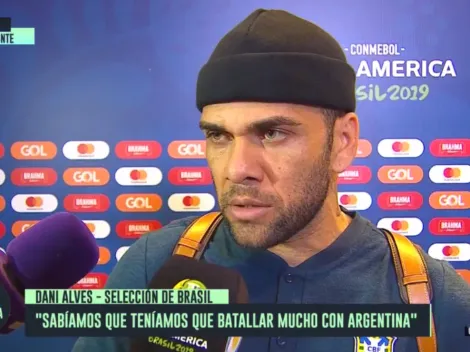 En Argentina no lo pueden creer: la explicación de Dani Alves al supuesto penal a Agüero