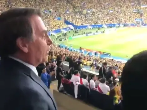 El presidente de Conmebol le dio unas palmaditas a Bolsonaro tras el primer gol de Brasil