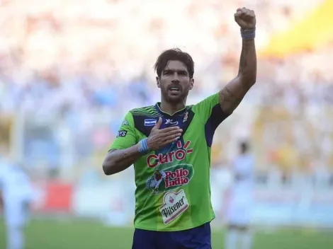 Va por el número 29: El Loco Abreu, a punto de llegar a un nuevo club