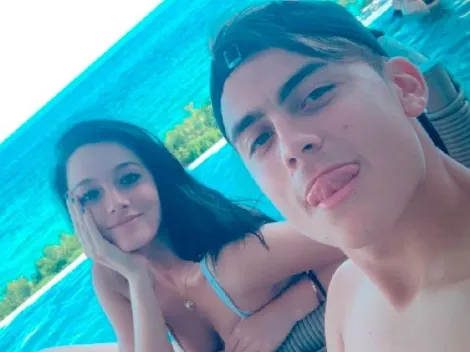 ¿Le habrá avisado? Dybala metió selfie en la playa y Oriana salió tomando sol en el fondo