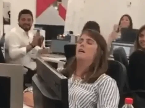 Video viral: ella se quedó dormida en el trabajo y sufrió el troleo de sus compañeros diabólicos