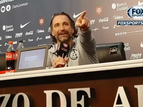 En plena conferencia, Pizzi pidió que le canten el feliz cumpleaños a un periodista