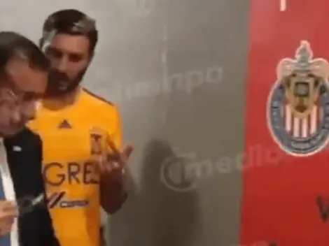 ¡Caliente! Gignac fue a buscar a Boy al vestidor y un comisario de la Liga MX lo frenó