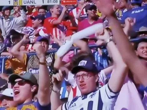 ¡Un fan de Rayados vio el partido al lado de uno de Tigres!