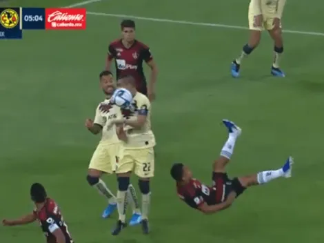 ¡Era penal! Una chilena pegó en la mano de Paul Aguilar, pero ni el VAR ni el árbitro sancionaron