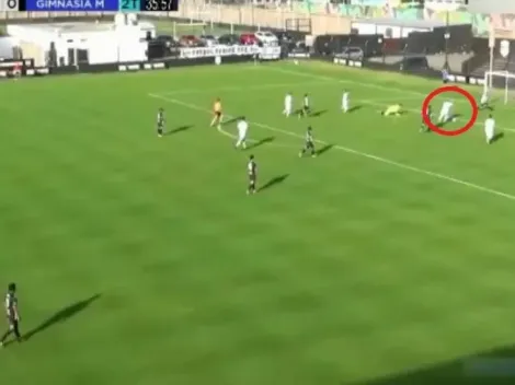 Video: Riestra perdió un gol literalmente hecho dos veces en la misma jugada