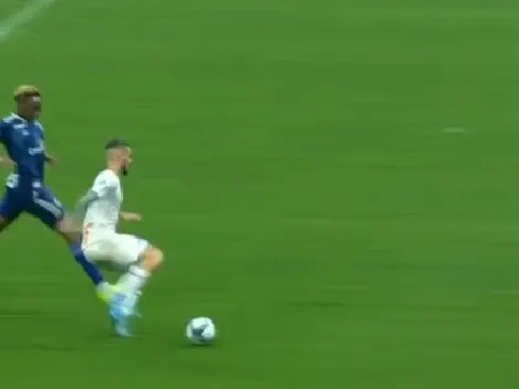 Video: Benedetto tiró un caño de taco y le terminaron haciendo penal