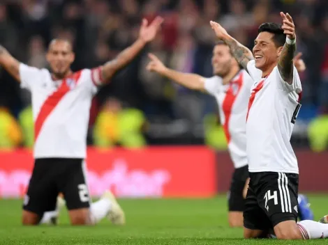 Las dos banderas de River que aparecieron colgadas hoy en el Bernabéu