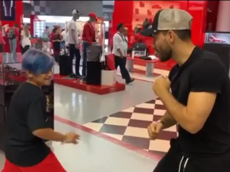 ¿Quién gana? Agüero subió un video peleando junto a su hijo