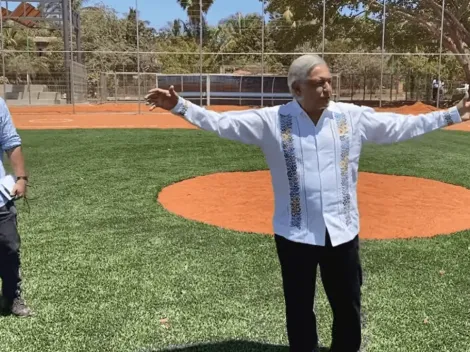 ¿Cuarentena? AMLO fue a un campo de béisbol