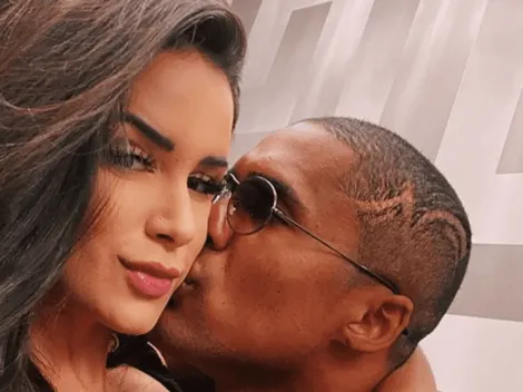 Atrevido: Douglas Costa puso la mano 'ahí atrás' y se sacó una foto con su novia