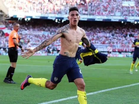 Centurión mostró las dos camisetas de River que tiene dentro de su museo