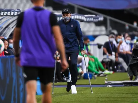 Mbappé en muletas y con bota, la peor imagen para PSG a 19 días de la Champions