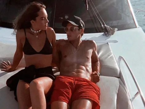 ¿Preocupado? Santiago Giménez se escapa a Cancún con su novia