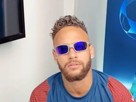 Neymar se puso lentes, agarró el trofeo de MVP y metió un fotón en Instagram