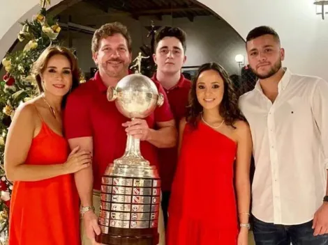 Alejandro Domínguez se fotografió con la camiseta del equipo "del que es fan"