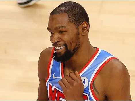 Kevin Durant se burló en la cara de John Collins luego de "quebrar sus tobillos" y mandarlo al suelo