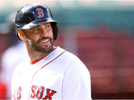 No creerás la osada camiseta de Tom Brady que J.D. Martínez usó para el Spring Training