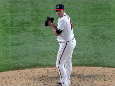 Pitcher de Atlanta Braves humilla a Philadelphia Phillies tras double-play de ensueño