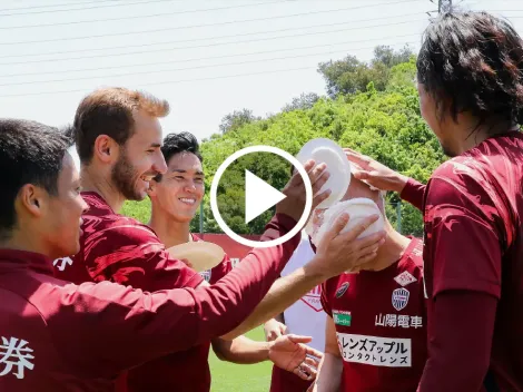 VIDEO | Iniesta cumplió 39 y le llenaron la cara de torta en Japón