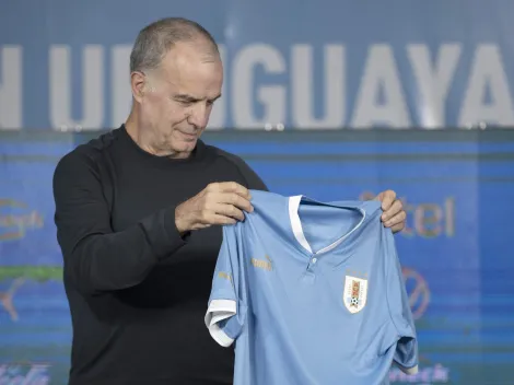 Sorpresa: Bielsa citó a 18 jugadores en su primera convocatoria en Uruguay