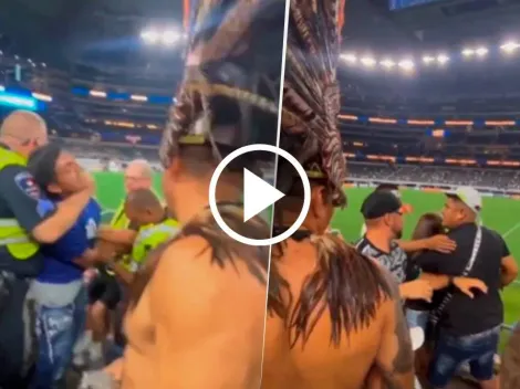 A los manotazos en el México vs. Costa Rica: hombre forcejeó con una mujer