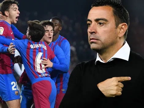 Busquets lo señaló como su sustituto pero está por dejar el Barcelona, Xavi no confía en él