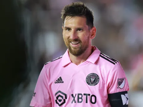 Es rival de un club argentino en la Libertadores y Messi posó con su camiseta