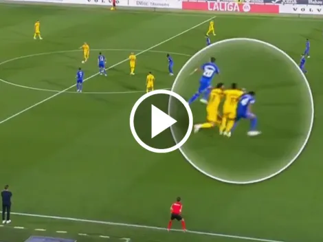 ¡Raphinha SE VOLVIÓ LOCO! Golpeó a un rival y dejó a Barcelona con uno menos