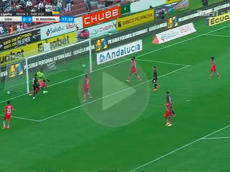 Arquero de El Nacional evita un golazo de Paolo Guerrero