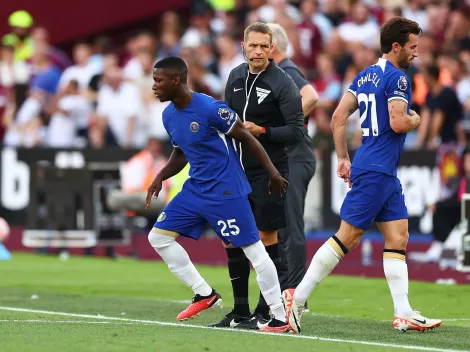 (VIDEO) Debut de 130 millones: Moisés Caicedo cometió falta penal y el Chelsea pierde contra el West Ham