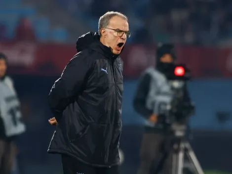 Con dos bajas obligadas: La formación de Bielsa para debut de Uruguay