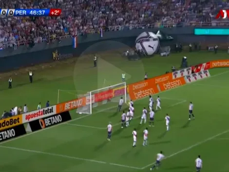 El poste una vez más salva a la Selección Peruana