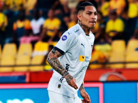 Paolo Guerrero falló un par de claras y no le cobraron un insólito penal al final