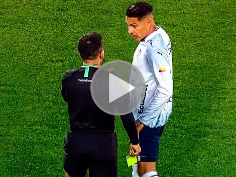 Paolo Guerrero se enojó por desleal acción, se descontroló y el árbitro le mostró la amarilla