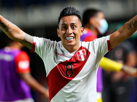 Christian Cueva juró cambiar y es captado una jugando pichanga