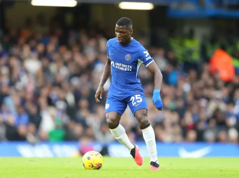 Blooper y asistencia de Moisés Caicedo en el Chelsea