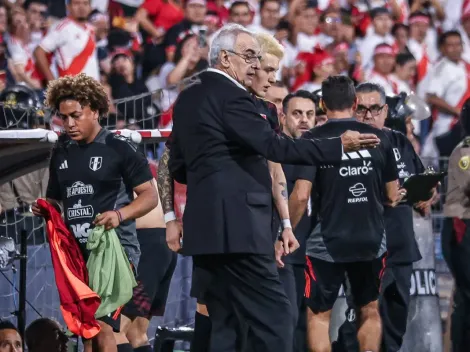 Jorge Fossati ayuda a Oliver Sonne y pide a los jugadores algo inimaginable