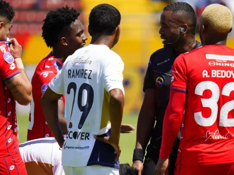 VIDEO | Falta de respeto: El polémico gesto del árbitro contra jugadores de Liga de Quito