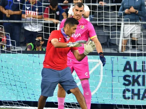 Jorge Campos le dio clases a Nahuel Guzmán en medio del Skills Challenge