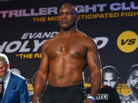 Evander Holyfield se puso terco y se quejó del árbitro que le salvó la vida