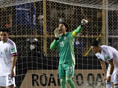 Aficionados de El Salvador intentan agredir a Memo Ochoa