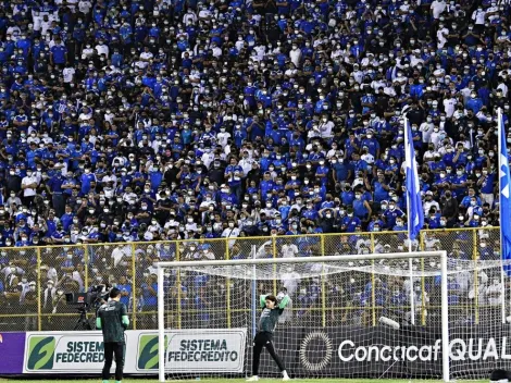 El Salvador abucheó el himno de México en el Estadio Cuscatlán