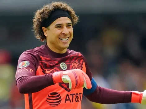 Memo Ochoa practica con sus hijos ‘El Juego del Calamar’ vestido de Batman