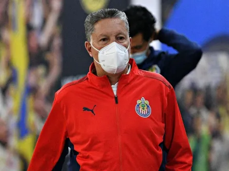 Peláez analizaría renunciar a Chivas por caprichos de Amaury Vergara