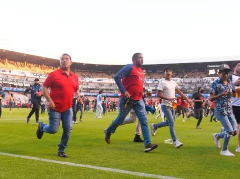 Aficionados del Atlas se organizan en las inmediaciones del Jalisco para ayudar y poner veladoras