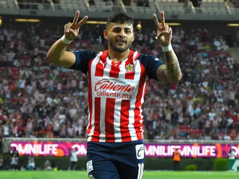 ¡Es oficial! Alexis Vega renueva su contrato con Chivas