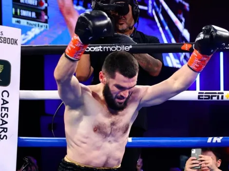 Acusan a Artur Beterbiev de recurrir a golpes ilegales para demoler a Joe Smith