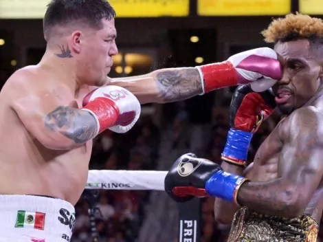 Brian Castaño explicó por qué llevó la bandera de México en su última pelea ante Jermell Charlo